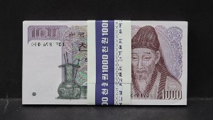 한국은행 나 1000원 2차 천원권 양성기호 아아마 69포인트 100매 다발 미사용